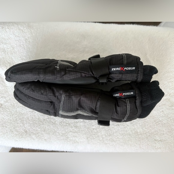 ZEROXPOSUR | Kids Size M Thick Insulated Winter Snow Gloves | Black - Picture 3 of 13